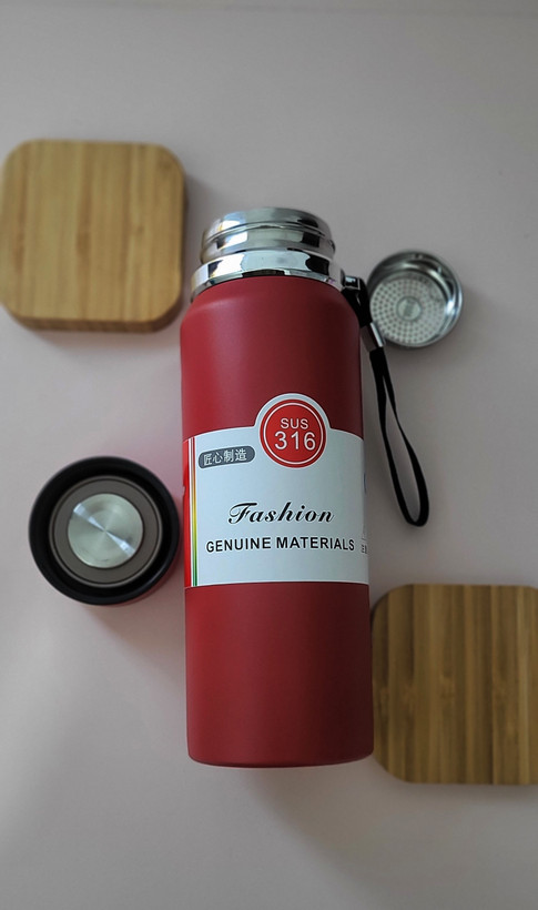 فلاسک استیل ضدزنگ SUS 316 با صافی چای و بند حمل – تراول ماگ قرمز مات Fashion