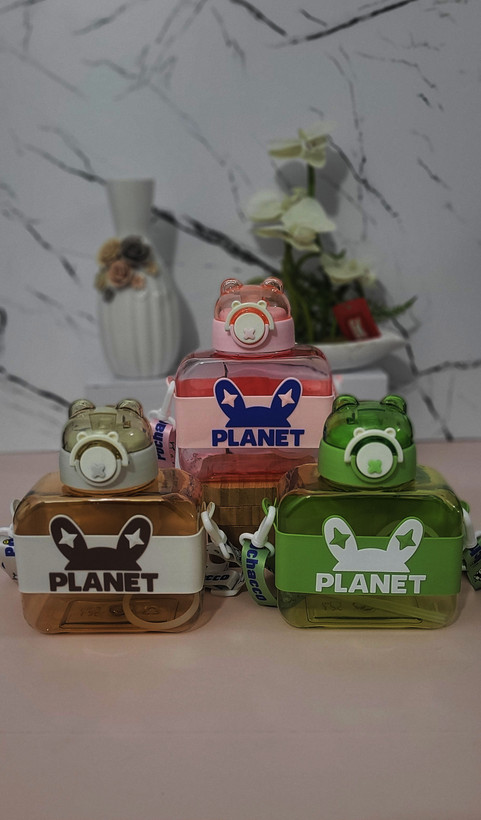 بطری آب مربع PLANET با بند شخصیت کارتونی (خرگوش فضایی سانیو)
