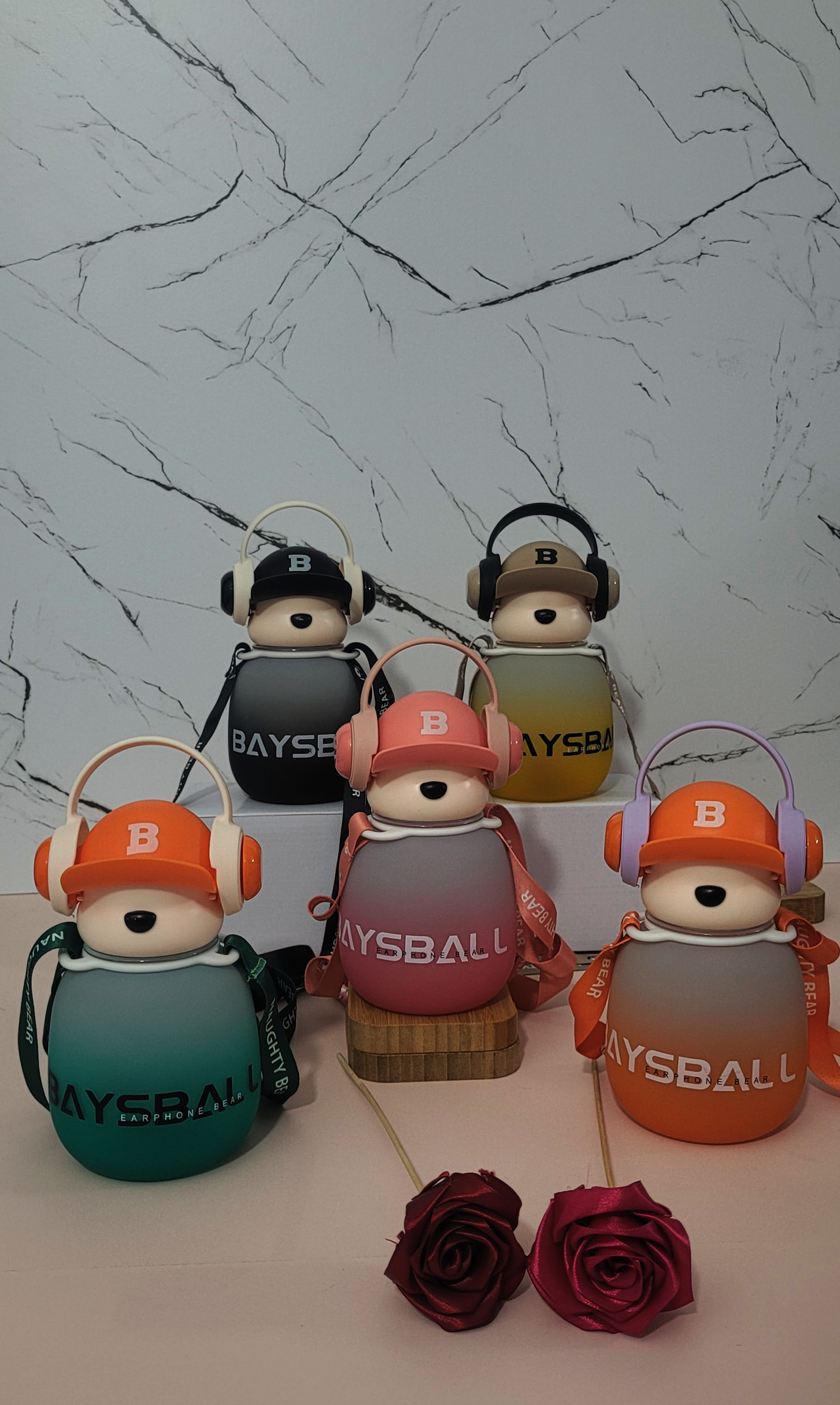 قمقمه کودک طرح خرس بیسبال هدفون‌دار Baysball – نی‌دار بنددار (۴۶۰ میل)